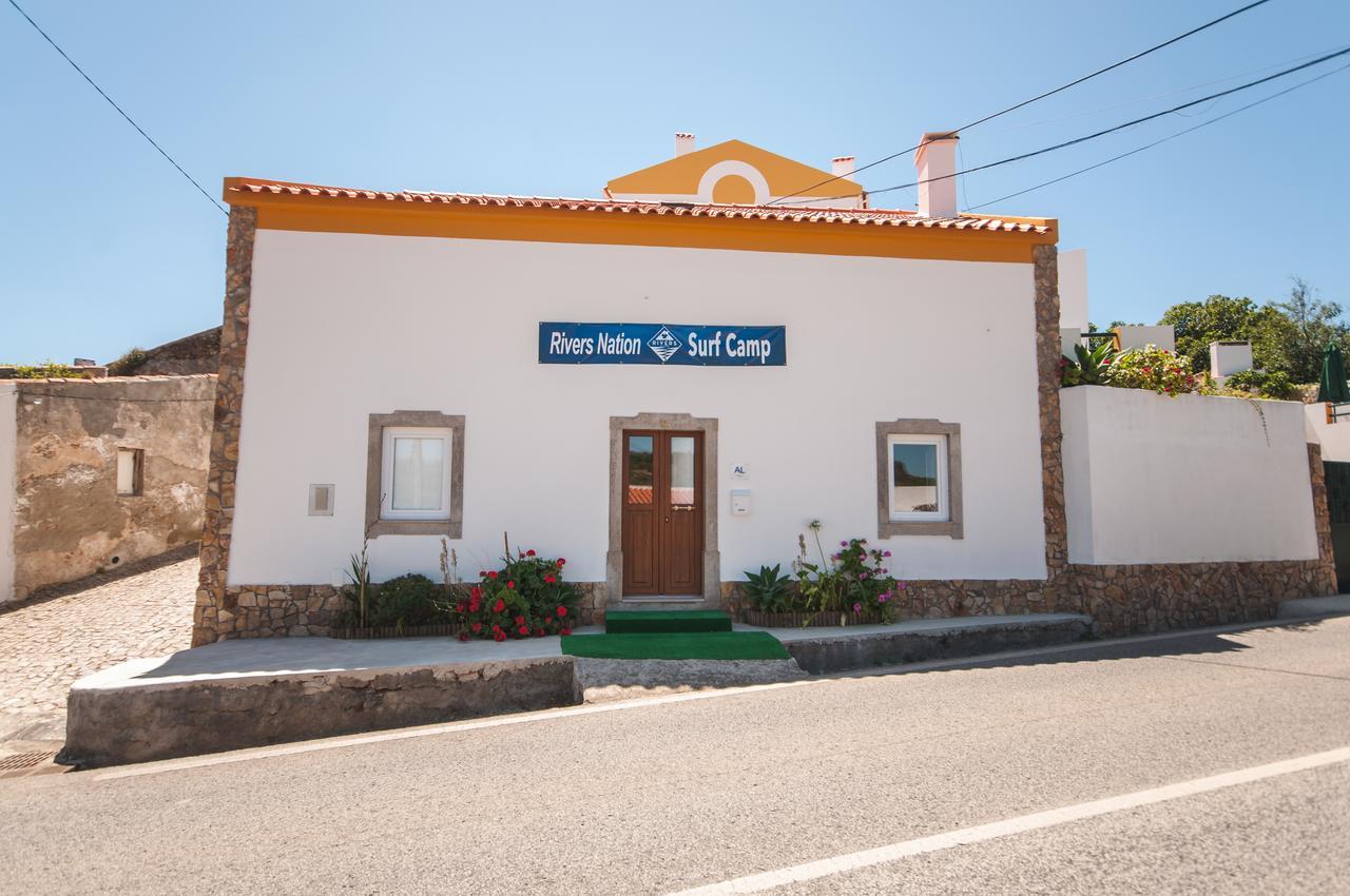 Rivers Nation Surf Camp Atouguia Da Baleia Exterior foto